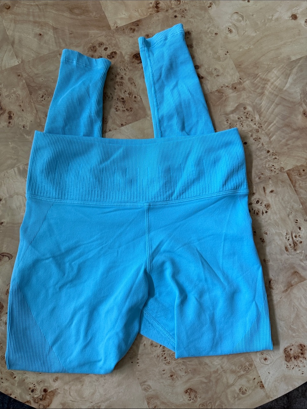 Avocado mid-rise blue workout leggings; Size Medium